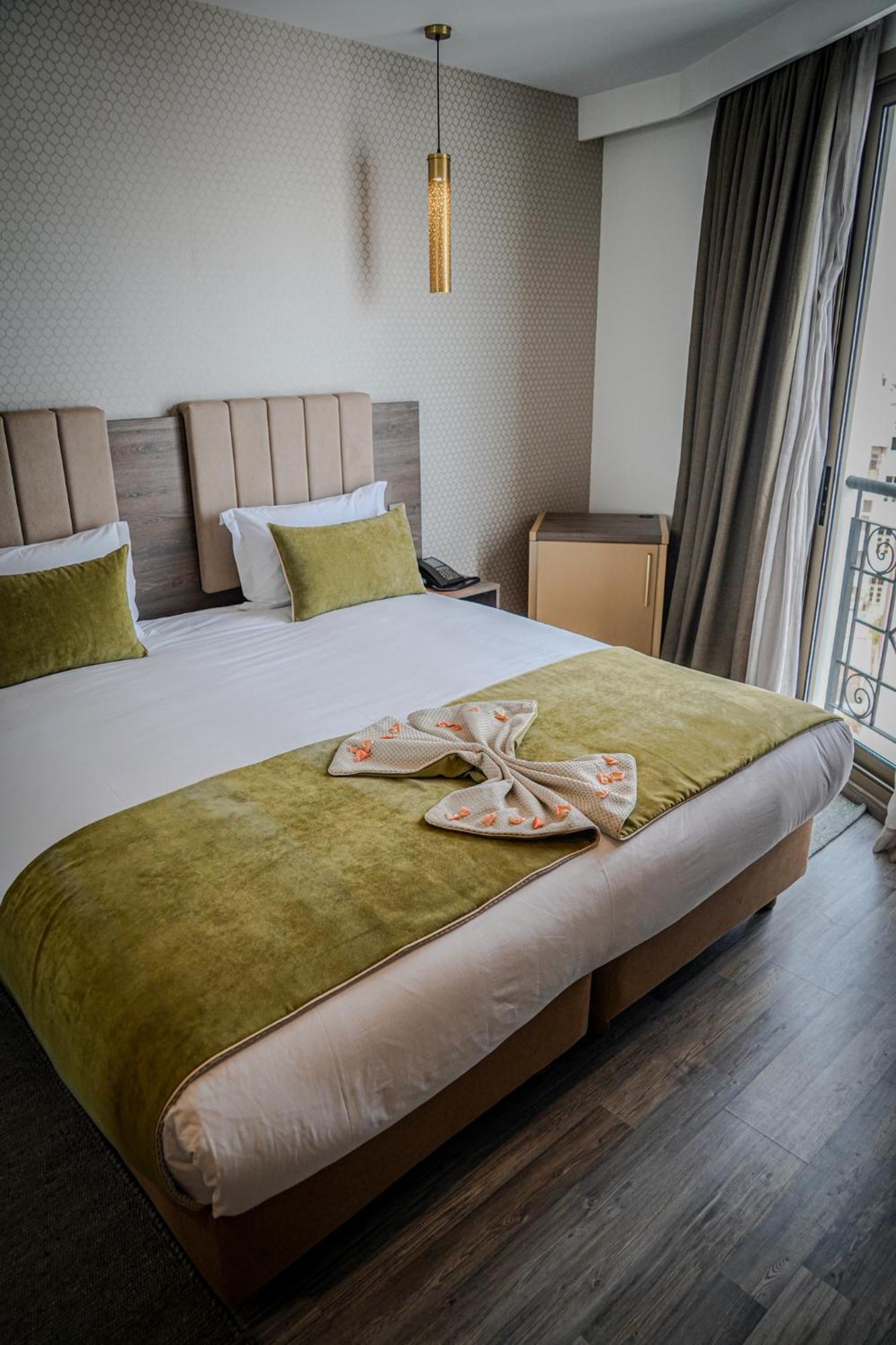 Az Hotel Des Arts Рабат Екстериор снимка