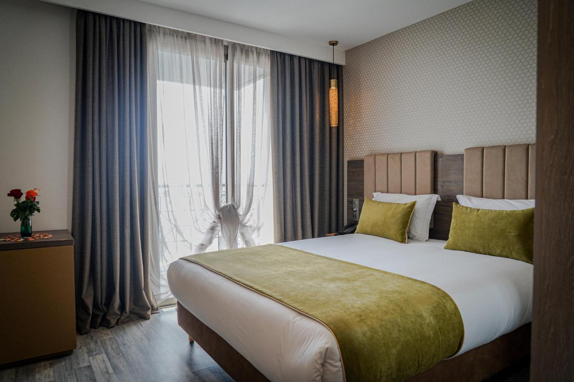 Az Hotel Des Arts Рабат Екстериор снимка